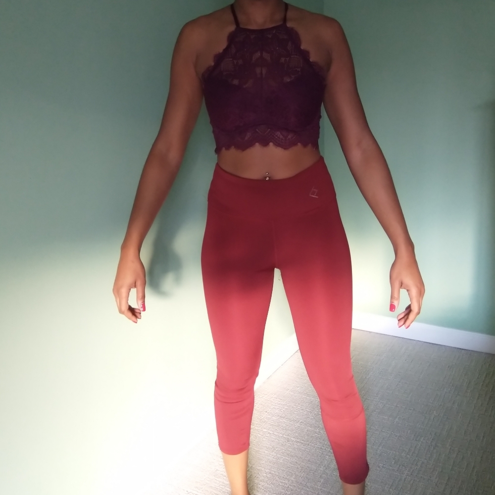 Women's wine colored Capri leggings - Picture 6 of 12